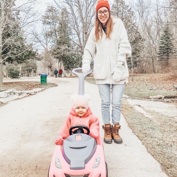 Meet your Posher, Mikayla - Picture 1 of 1